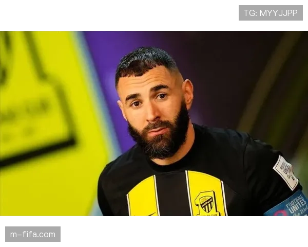 本泽马新月首秀独造4球狂胜,高龄巨星沙特降维打击引发连锁反应